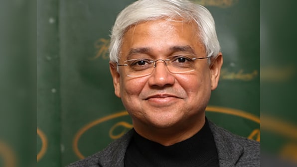 Amitav Ghosh criticises Sahitya Akademi leadership, but says he won't return his award