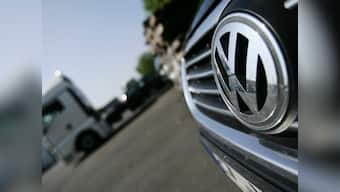 German police raid Volkswagen headquarters as emmission scandal probe widens