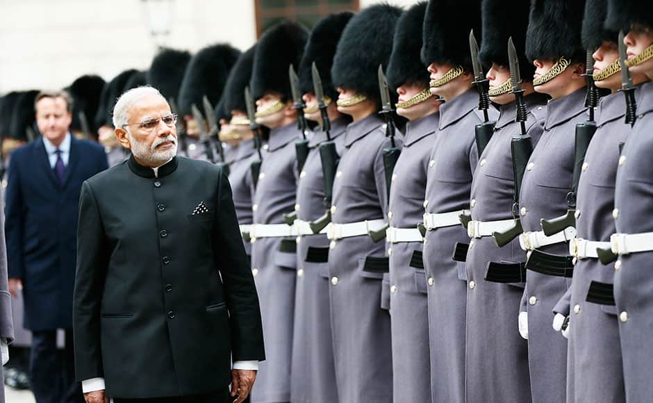 India's Prime Minister Narendra Modi's inspects an honour guard during his official visit, in London, November 12, 2015. REUTERS