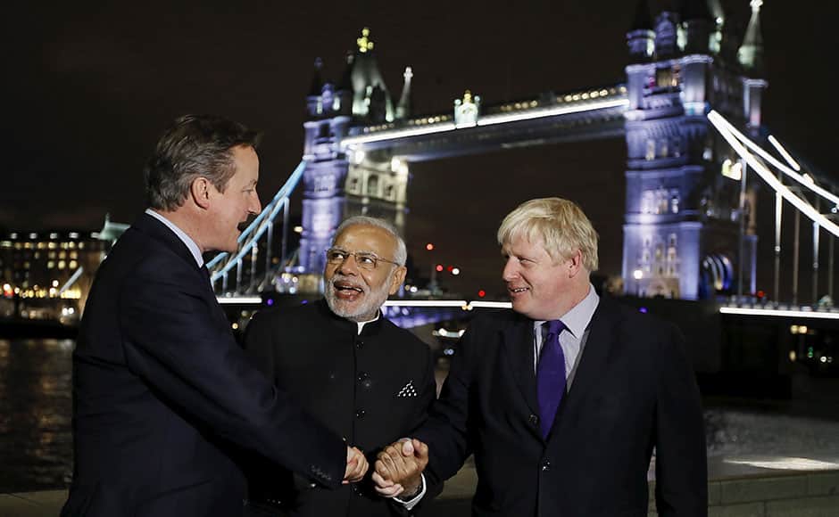 Britain's Prime Minister David Cameron (L), India's Prime Minister Narendra Modi (C) and London Mayor Boris Johnson hold hands in front of Tower Bridge in London, November 12, 2015. REUTERS