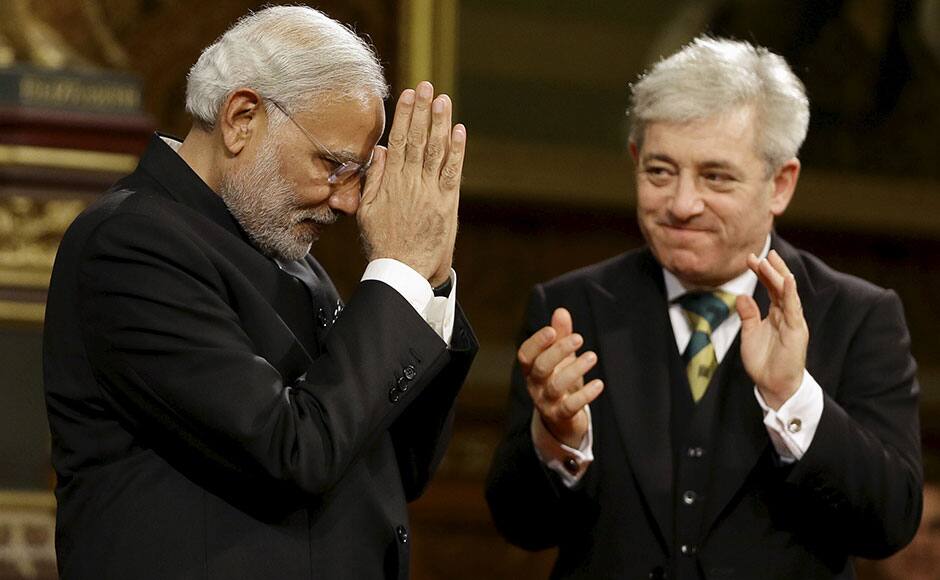 Britain's Speaker of the House of Commons John Bercow (R) applauds India's Prime Minister Narendra Modi (L) after Modi delivered a speech in the Royal Gallery in the Houses of Parliament in London November 12, 2015. REUTERS