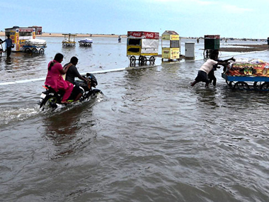 Tamil Nadu grinds to a halt: Army, Air Force join rescue operations after incessant rainfall Tamil Nadu grinds to a halt: Army, Air Force join rescue operations after incessant rainfall