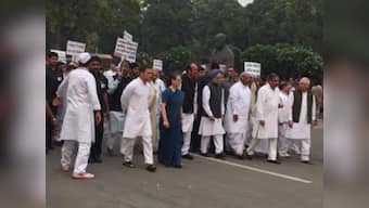 Sonia Gandhi leads Congress leaders to Rashtrapati Bhavan to protest against intolerance