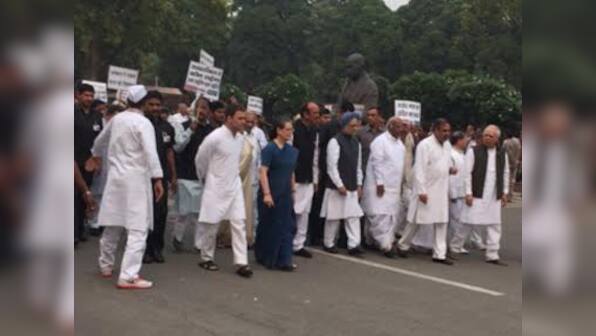 Sonia Gandhi leads Congress leaders to Rashtrapati Bhavan to protest against intolerance