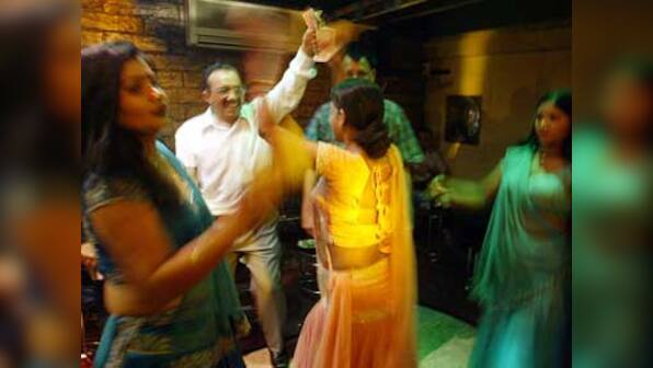 Dance bars: SC asks Maharashtra govt to decide on applications in two weeks