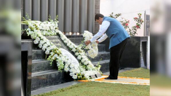CM Devendra Fadnavis pays homage to martyrs on seventh anniversary of 26/11 Mumbai attacks