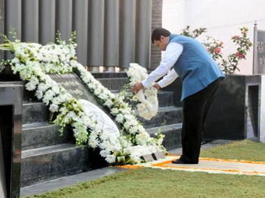 CM Devendra Fadnavis pays homage to martyrs on seventh anniversary of 26/11 Mumbai attacks