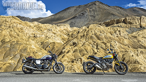 Comparo: Ducati Scrambler vs Triumph Bonneville in Ladakh Comparo: Ducati Scrambler vs Triumph Bonneville in Ladakh