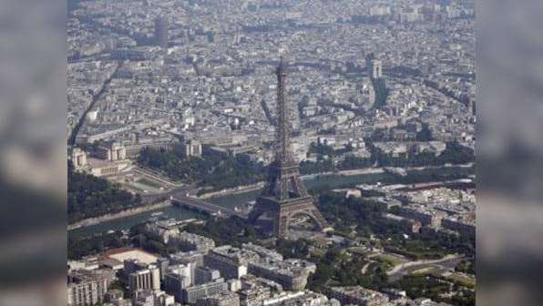 Man held at Eiffel Tower for brandishing knife, had history of psychological problems