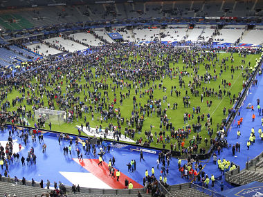 Paris Attacks: Watch football fans defiantly sing French national anthem as they leave Stade de France Paris Attacks: Watch football fans defiantly sing French national anthem as they leave Stade de France