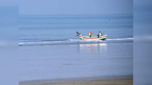 Sri Lankan navy arrests 14 Indian fishermen, seizes three boats
