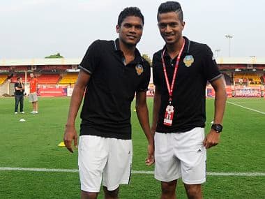 Romeo Fernandes (L) Goa and Mandar Rao Dessai of FC Goa. Photo: ISL
