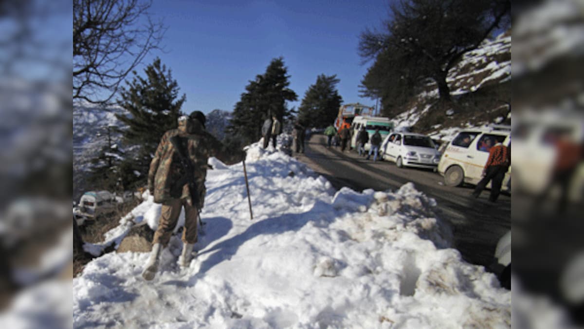 After 7-day snow block, one-way traffic resumes on Jammu-Srinagar highway; 1,900 trucks with commodities cross Nashri Tunnel