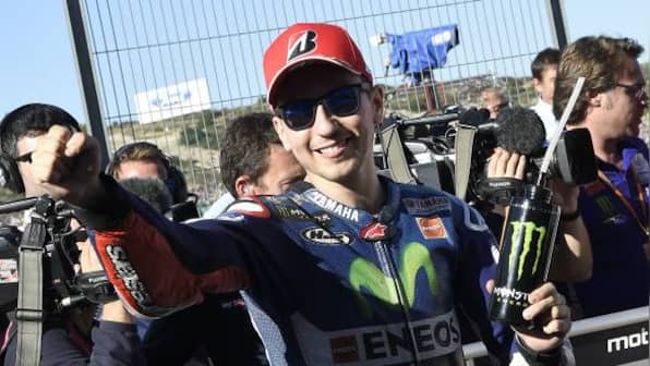 MotoGP 2015: Jorge Lorenzo wins race and title at Valencia