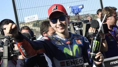 MotoGP 2015: Jorge Lorenzo wins race and title at Valencia