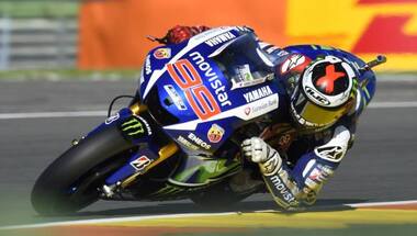 MotoGP 2015: Jorge Lorenzo takes pole at Valencia with new lap record