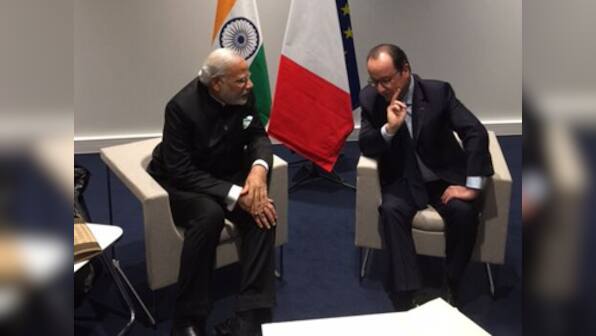 PM Modi meets French president Hollande at UN climate summit in Paris