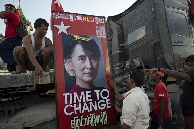 Suu Kyi's party heads for sweep in Myanmar's historic vote Suu Kyi's party heads for sweep in Myanmar's historic vote