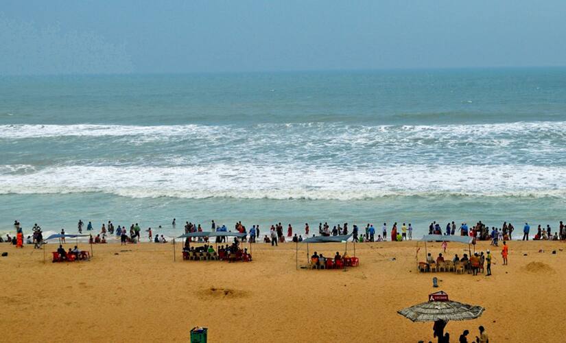 Puri-beach,-Odisha