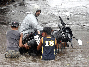 Heavy rain disrupts life in Tamil Nadu, 55 persons killed in state Heavy rain disrupts life in Tamil Nadu, 55 persons killed in state