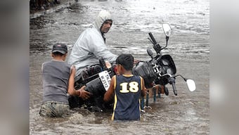 Heavy rain disrupts life in Tamil Nadu, 55 persons killed in state