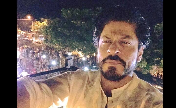 Happy Birthday King Khan! Shah Rukh turns 50 in style, celebrates with fan family