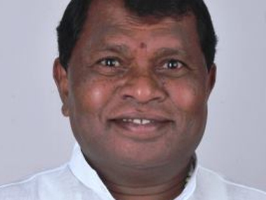 After death of daughter-in-law, grandsons, Congress leader Rajaiah opts out of Warangal by-election After death of daughter-in-law, grandsons, Congress leader Rajaiah opts out of Warangal by-election