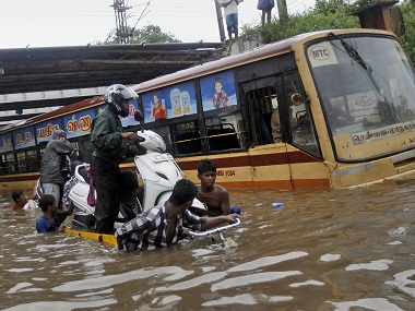 Army, Air Force deployed to rescue stranded people from marooned areas in Tamil Nadu Army, Air Force deployed to rescue stranded people from marooned areas in Tamil Nadu