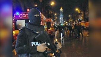Bus blast kills 12 in Tunisia; President Essebsi declares curfew, 30-day emergency
