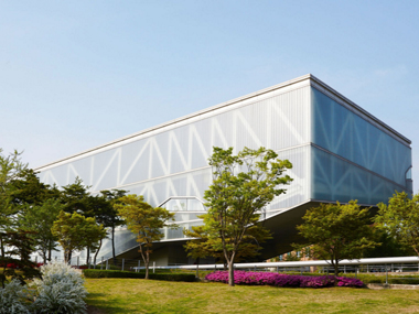 Out of the closet: Seoul National University elects first lesbian student body president Out of the closet: Seoul National University elects first lesbian student body president