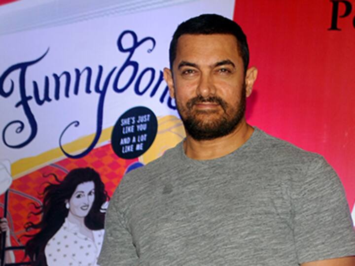 Hindu Sena activists stage protest, shout slogans outside Aamir Khan's house