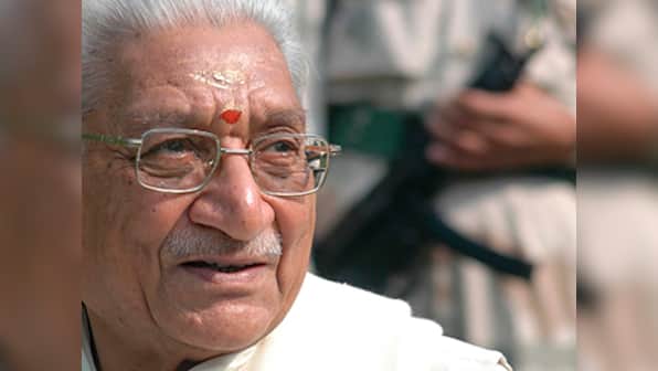 Ashok Singhal cremated, VHP demands grand Ram temple