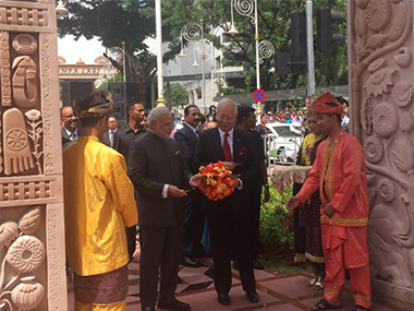Modi in Malaysia: PM inaugurates Torana gate, ‘a symbol of India-Malaysia friendship’ Modi in Malaysia: PM inaugurates Torana gate, ‘a symbol of India-Malaysia friendship’
