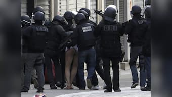 Paris police shoots hammer-wielding attacker near Notre Dame Cathedral; area cordoned off