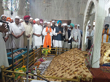 Rahul Gandhi offers prayers at Takht Damdama Sahib during Punjab visit Rahul Gandhi offers prayers at Takht Damdama Sahib during Punjab visit