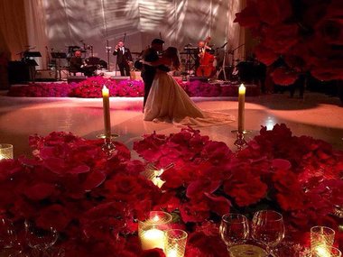 1657 hours, 32 people, 1 dress: Here’s a look at Sofia Vergara's extravagant wedding ensemble 1657 hours, 32 people, 1 dress: Here’s a look at Sofia Vergara's extravagant wedding ensemble