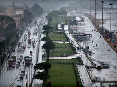 Chennai submerged: 3,500 stranded at airport as worst flood in 40 years shows no signs of abating Chennai submerged: 3,500 stranded at airport as worst flood in 40 years shows no signs of abating