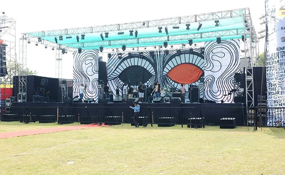The music is combined with incredible visuals at all five stages - BACARDI? Arena, The Dewarists, Moto Spotlight, Jack & Jones All Starr Jamm and Breezer Beat Camp. Image credit: NH7 Facebook page The music is combined with incredible visuals at all five stages - BACARDI? Arena, The Dewarists, Moto Spotlight, Jack & Jones All Starr Jamm and Breezer Beat Camp. Image credit: NH7 Facebook page