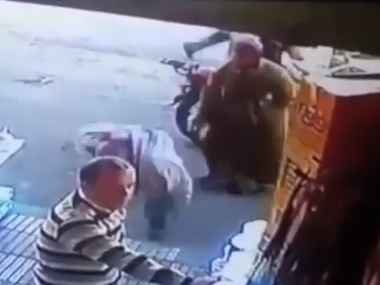 Watch: Woman knocks out man who pinched her butt in Morocco market Watch: Woman knocks out man who pinched her butt in Morocco market