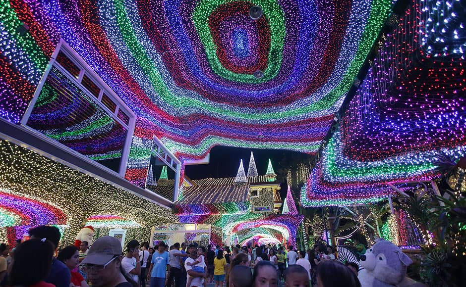 Christmas Village Filinvest Homes Cainta Rizal 2022 From Lights To Zombies: Check Out The Christmas Decorations From Around The  World - Photos News , Firstpost