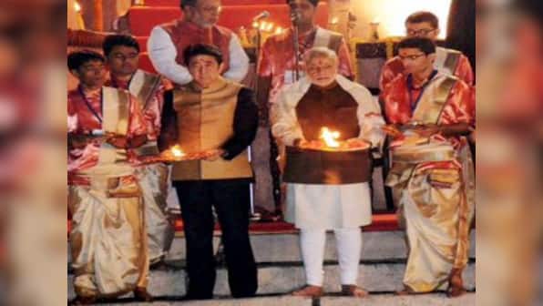 Narendra Modi and Shinzo Abe attend the traditional Ganga Aarti at Varanasi  