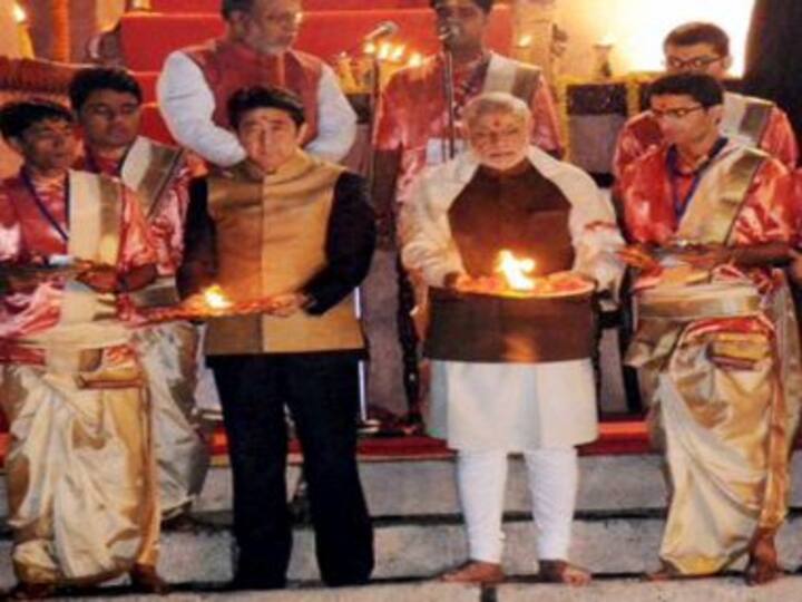 Narendra Modi and Shinzo Abe attend the traditional Ganga Aarti at Varanasi  