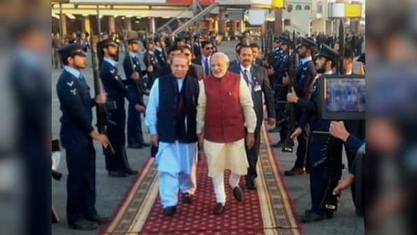 Narendra Modi visits Pakistan: Congress, AAP slam decision; VHP, Sena, separatists support BJP