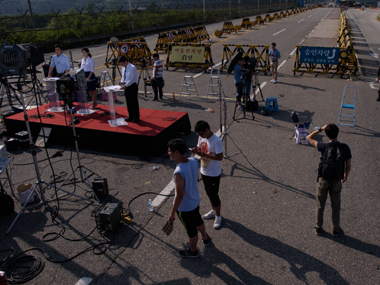 Second day of North, South Korea talks: Rivals still divided on crucial issues Second day of North, South Korea talks: Rivals still divided on crucial issues
