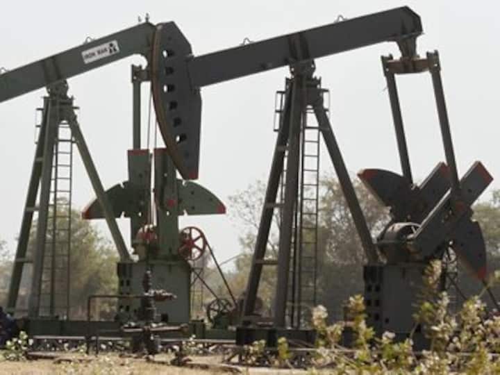 Shale vs crude: Why oil prices are on a free fall even as Opec members suffer