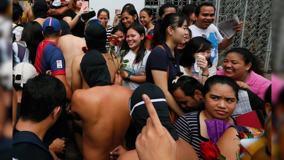 Oblation Run: APO fraternity run naked to highlight important issues at  University of the Philippines – Firstpost