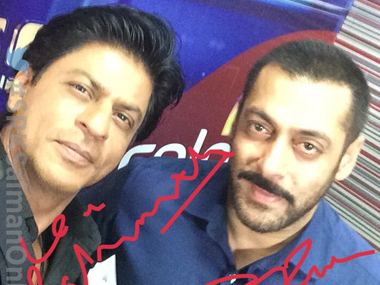 Bromance on Bigg Boss: Shah Rukh Khan and Salman share their viral 'bhai-bhai' selfie Bromance on Bigg Boss: Shah Rukh Khan and Salman share their viral 'bhai-bhai' selfie