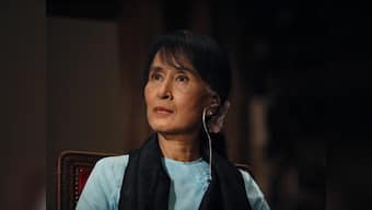 Aung San Suu Kyi holds 'warm and open' talks with Myanmar president on transfer of power