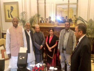 Sushma Swaraj with Madhesi leaders. Twitter @MEAIndia