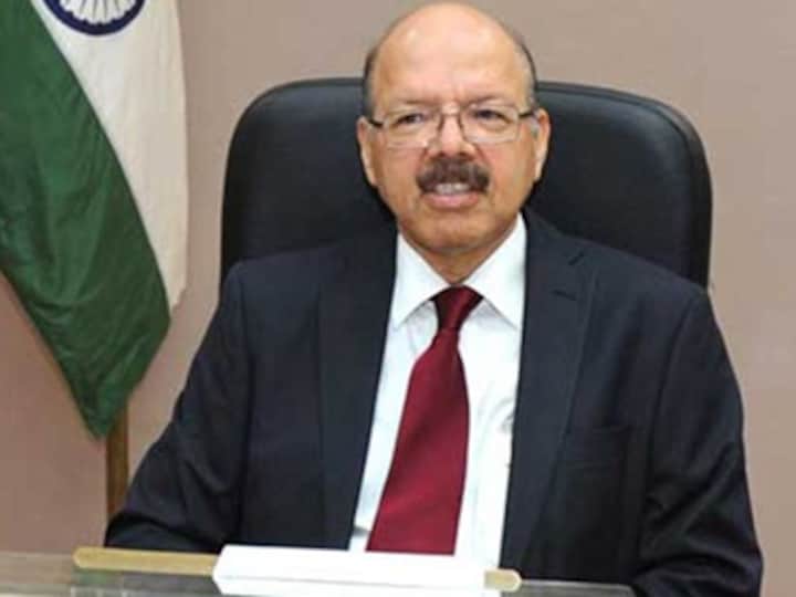 Election Commission favours lifetime ban on convicts from contesting polls
